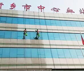 大樓清洗對(duì)操作人員有什么具體要求？